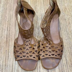BARETRAPS-sandals